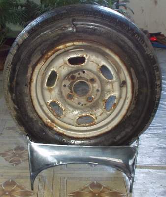 慈溪市建業(yè)機(jī)械 專業(yè)供應(yīng)汽車(chē)配件之輪胎架